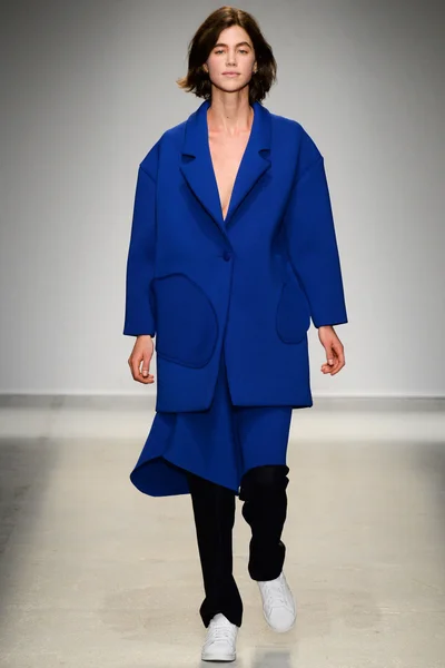 Look 15